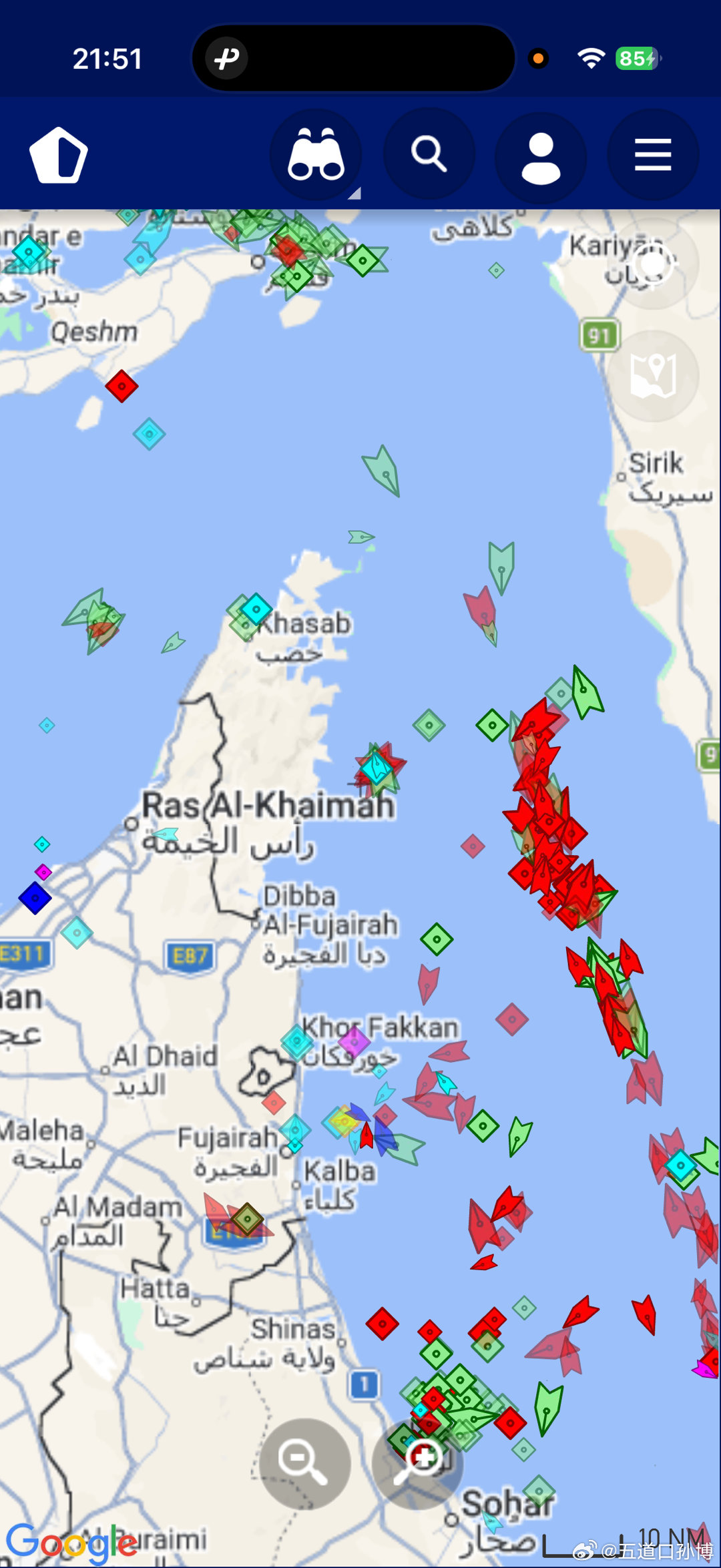 霍尔木兹海峡，昨天今天12个小时的拥堵情况的对比。拥堵更加剧了。中文互联网上所有