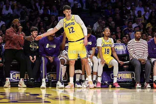 拉拉维亚这个水平，就是个打10几分钟的替补的水平。结果在雷迪克手里，只要有先发出