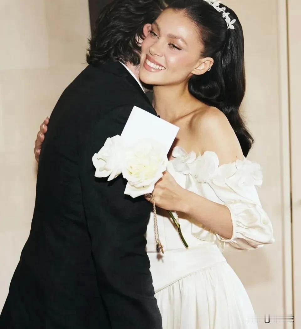 自从小七出生之后基本会关注一下贝克汉姆家，感觉维多利亚和大布媳妇，这婆媳两个人的
