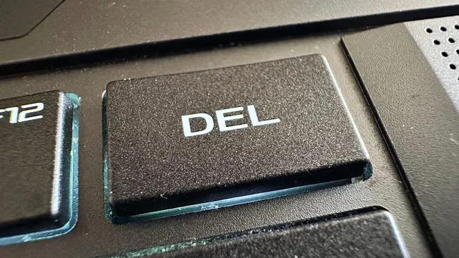 9秒，一个AI编程代理删光了整个生产数据库和所有卷级备份。PocketOS创始人