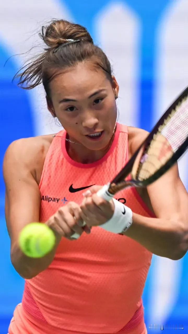 郑钦文，今晚七点，迎来2024武汉网球公开赛1/4决赛，对手是保利尼，这场比赛，