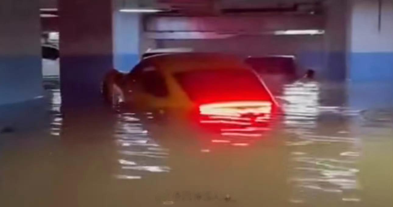 #暴雨致车辆被淹如何靠保险挽损#汽车涉水理赔需要注意哪些问题？由于台风暴雨等异常