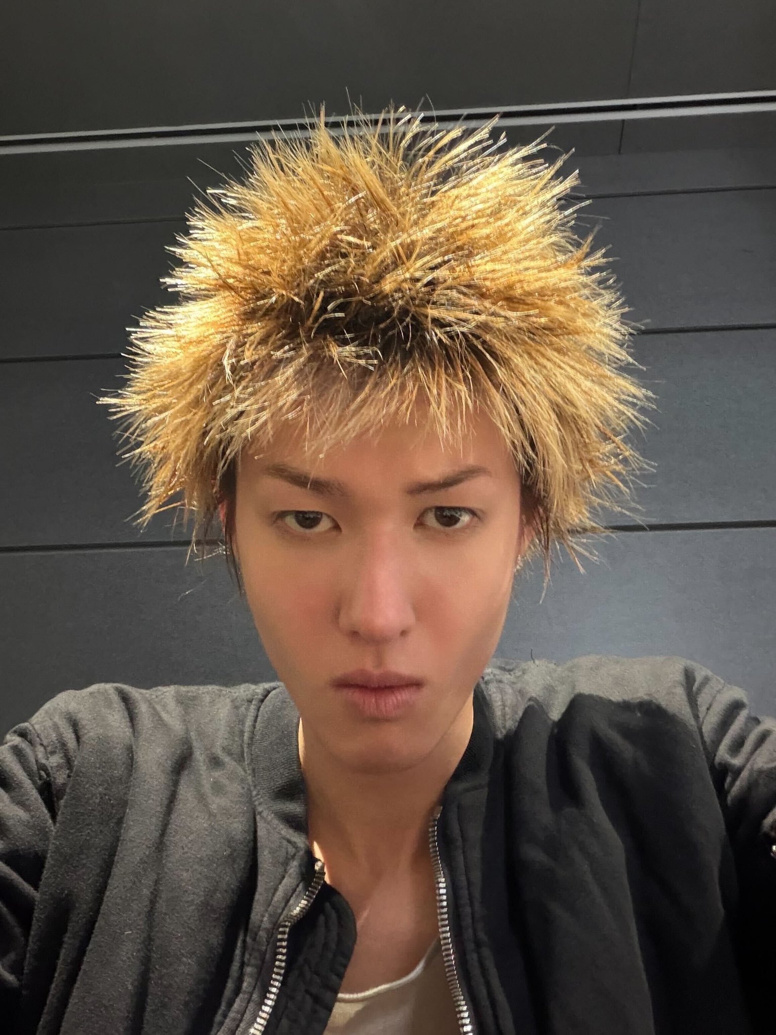 【twi】1.9万赞🔥“是把迪拜巧克力开心果酱全抹头上了吗？”（ft.cort