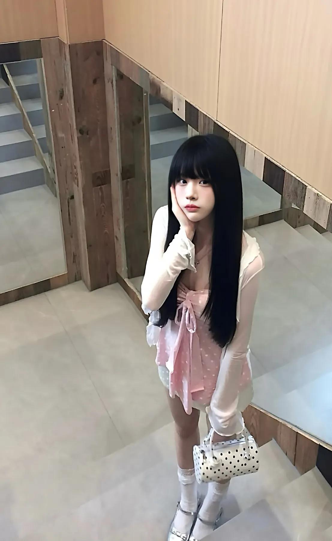 现在你家每月电费多少钱? 暑假一直是用电高峰时间段，这三个月每个月都要400左右