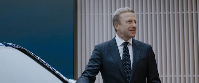 宝马CEO齐普策昨天甩出一句狠话：谁要是忽视中国市场，谁就是在跟未来的经济繁荣过