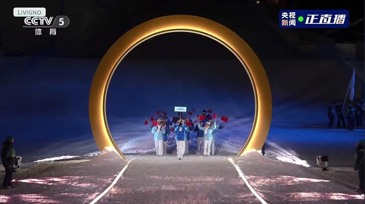 被中国队冬奥会队服种草了谁说中国冬奥队服只能红黄配？米兰冬奥李宁蓝白战袍美翻了！