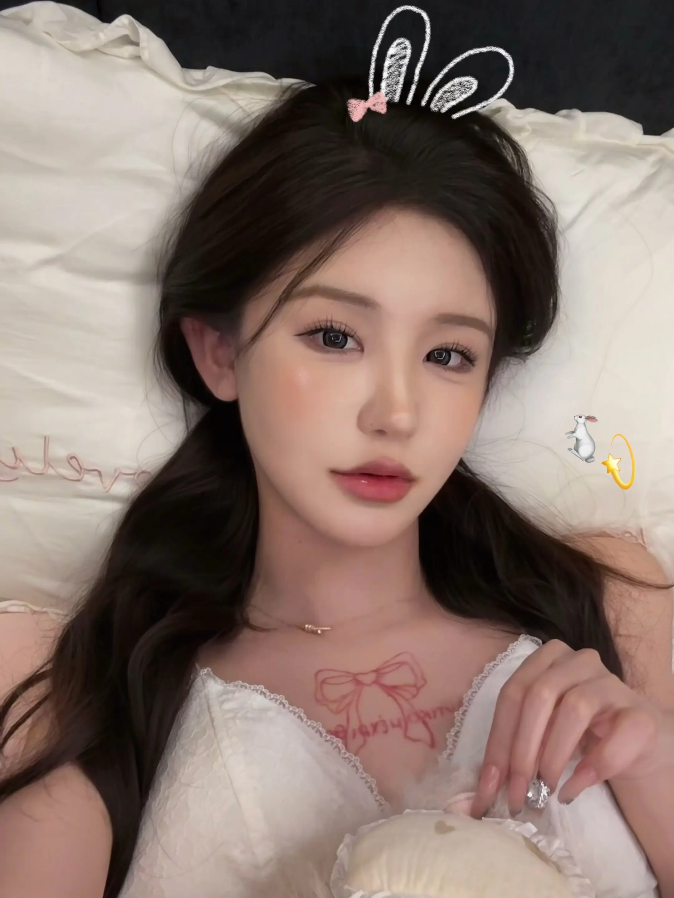 他们说 爱人应当铺满了一生 我想 如果你永远活在我的记忆里的话 也算我...