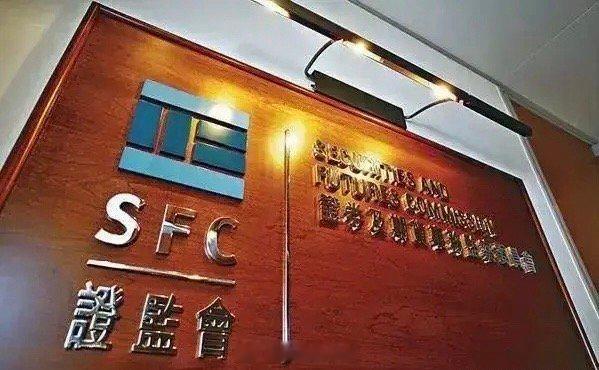• 操纵股市易被发现的原因：像何某如利用多个账户封涨停操纵无基本面支撑的股票，这