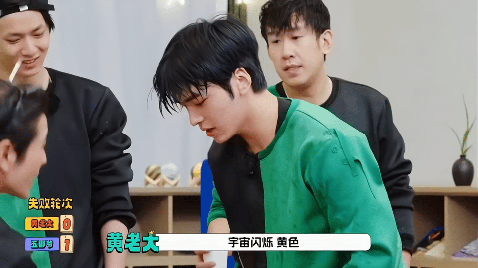 邵子恒被王鹤棣泼了一盆水茶马古道玩水名场面，王鹤棣泼水邵子恒，综艺效果直接拉满，