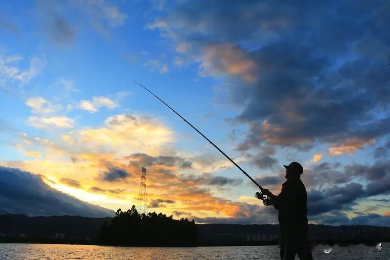 钓鱼高手秘籍。不同天气不同的钓技钓鱼高手秘籍：不同天气的应对技巧

钓鱼，本就是