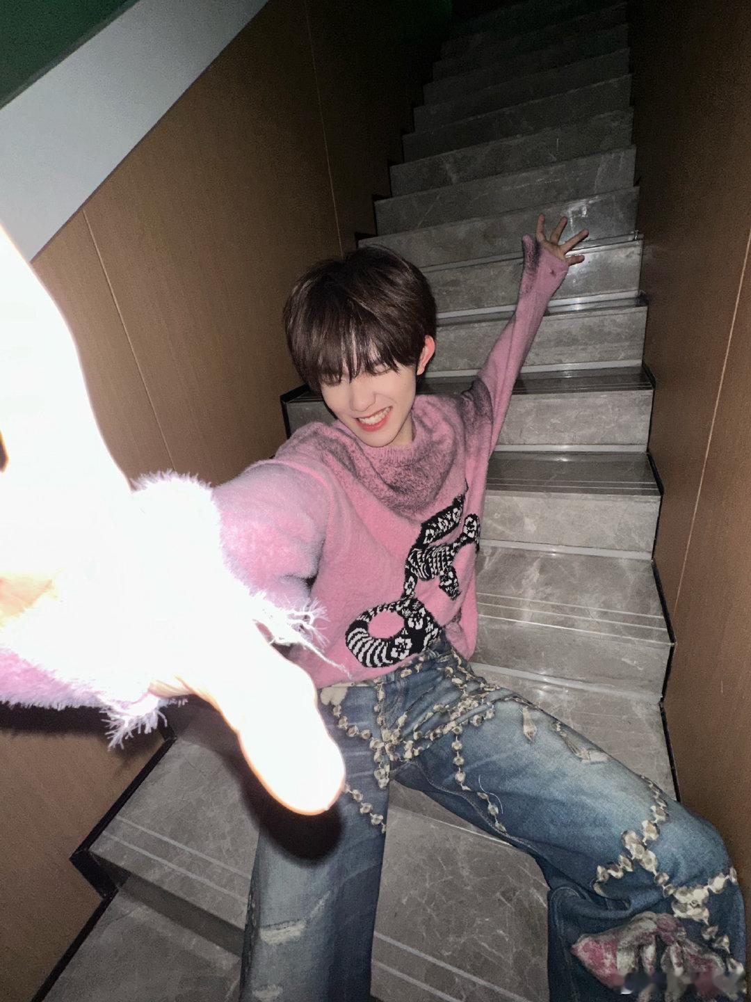 苏新皓11月营业强度苏新皓综艺、晚会双料输出，既有新物料可刷，又有舞台可期待，本