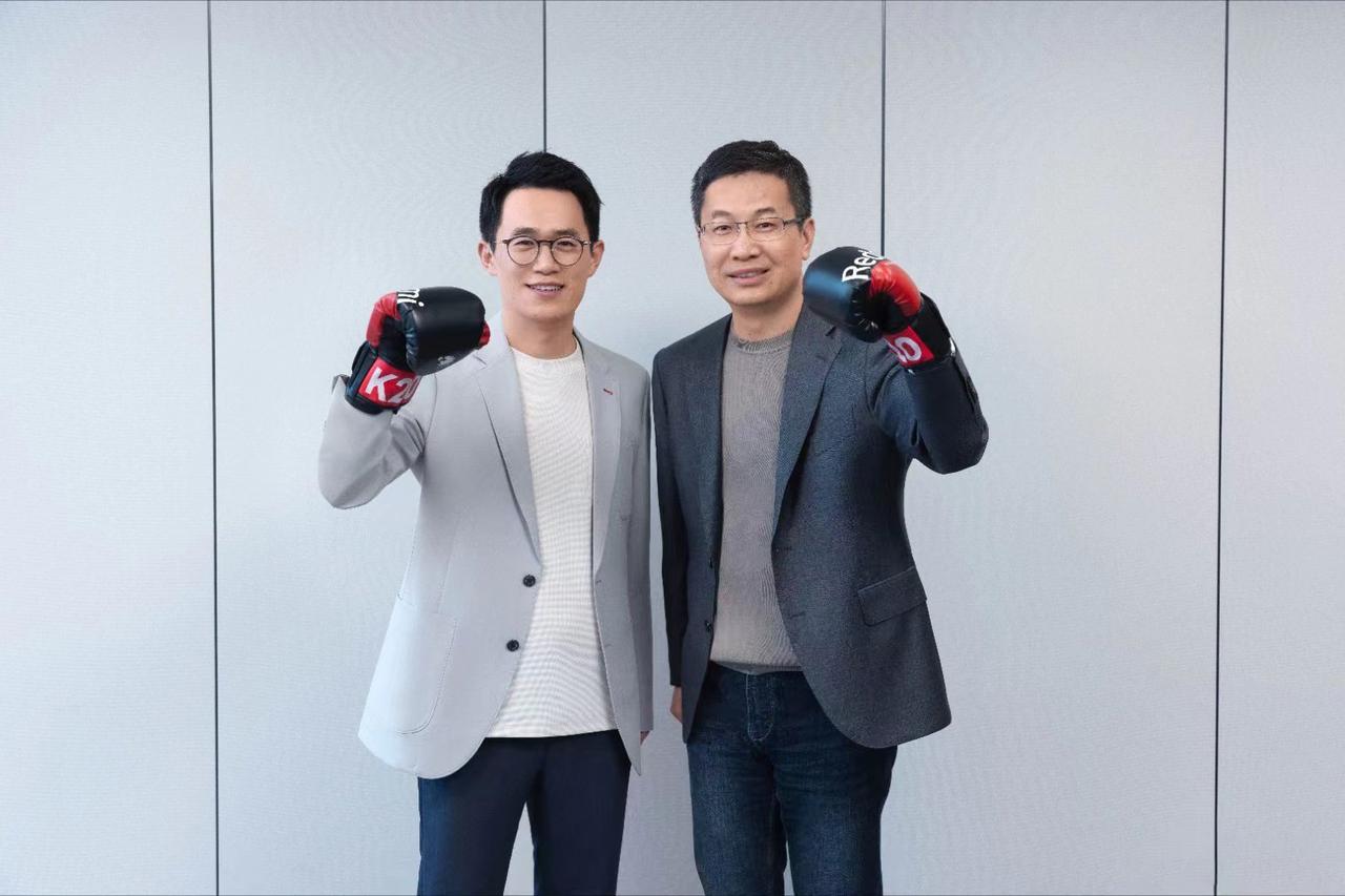 雷军专心造车，小米手机品牌交给了卢伟冰，Redmi手机品牌则交给了王腾。现在王腾