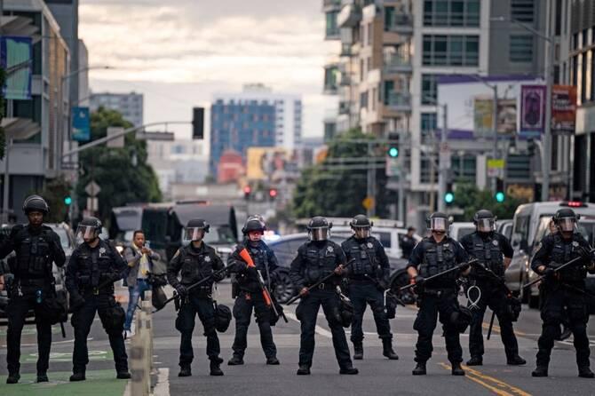 大流行后遗症。其中之一是：适应了你的几年缺位，你的再次出现被认为是威胁，因为地盘