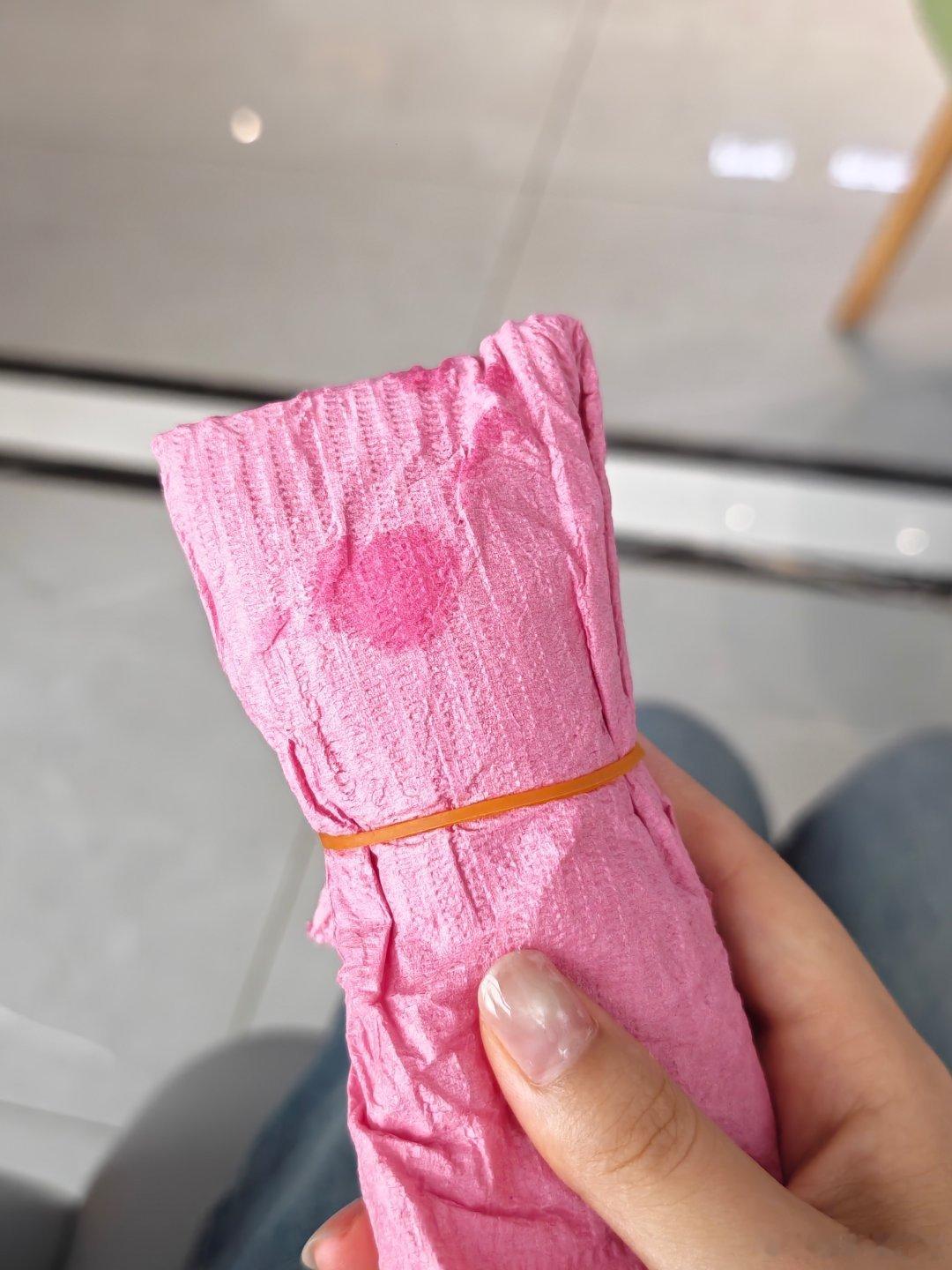 今天去拔智齿…由于太紧张，差点把医院里的娃娃给抓坏了结束后又太痛，眼泪都流在冰袋