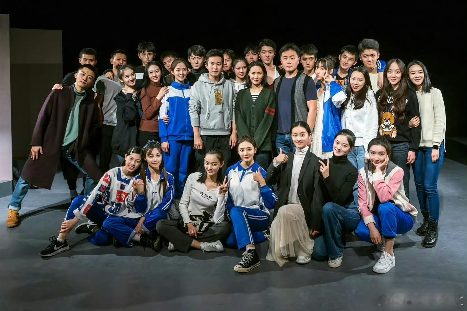 陈飞宇张康乐沈羽洁冯祥琨张洪鸣合照2019级北京电影学院表演本科毕业照合照等 