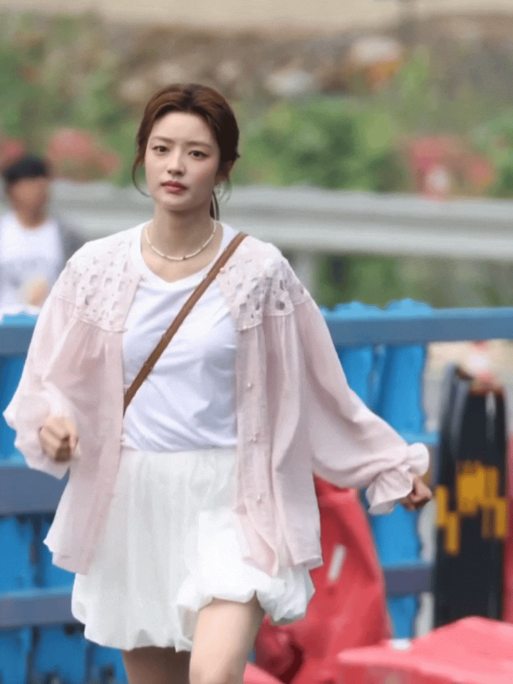其实我挺喜欢徐若晗这种长相的女生的！