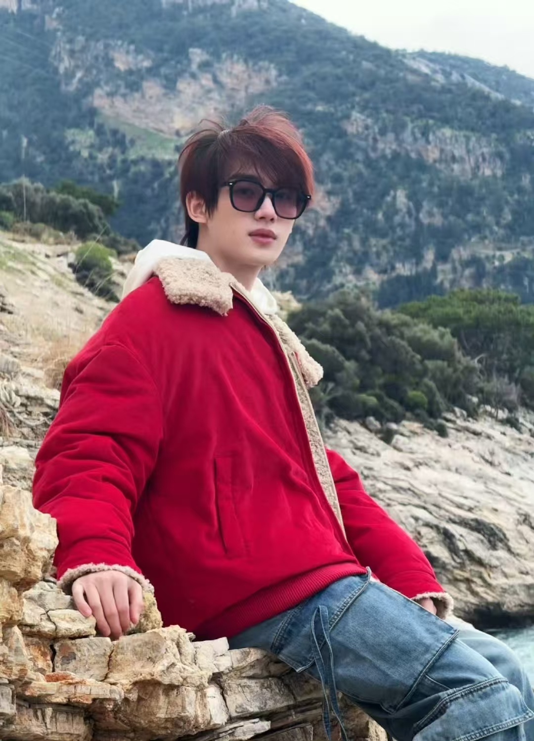 丁程鑫传来土耳其PLOG一则 丁程鑫土耳其plog惊喜上线，红衣少年穿梭在浪漫国