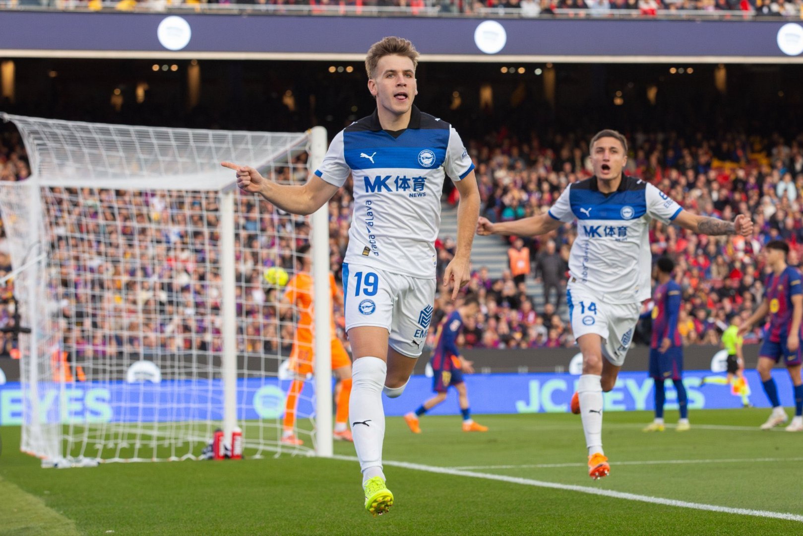 世体：巴塞罗那上半场表现挣扎！ ◼️本赛季至今的19场正式比赛中，巴塞罗那共丢了