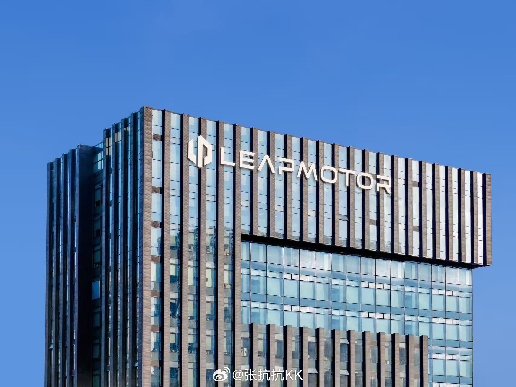 11月21日，恒生指数公司宣布：零跑汽车纳入恒生科技指数，12月8日起生效。恒生