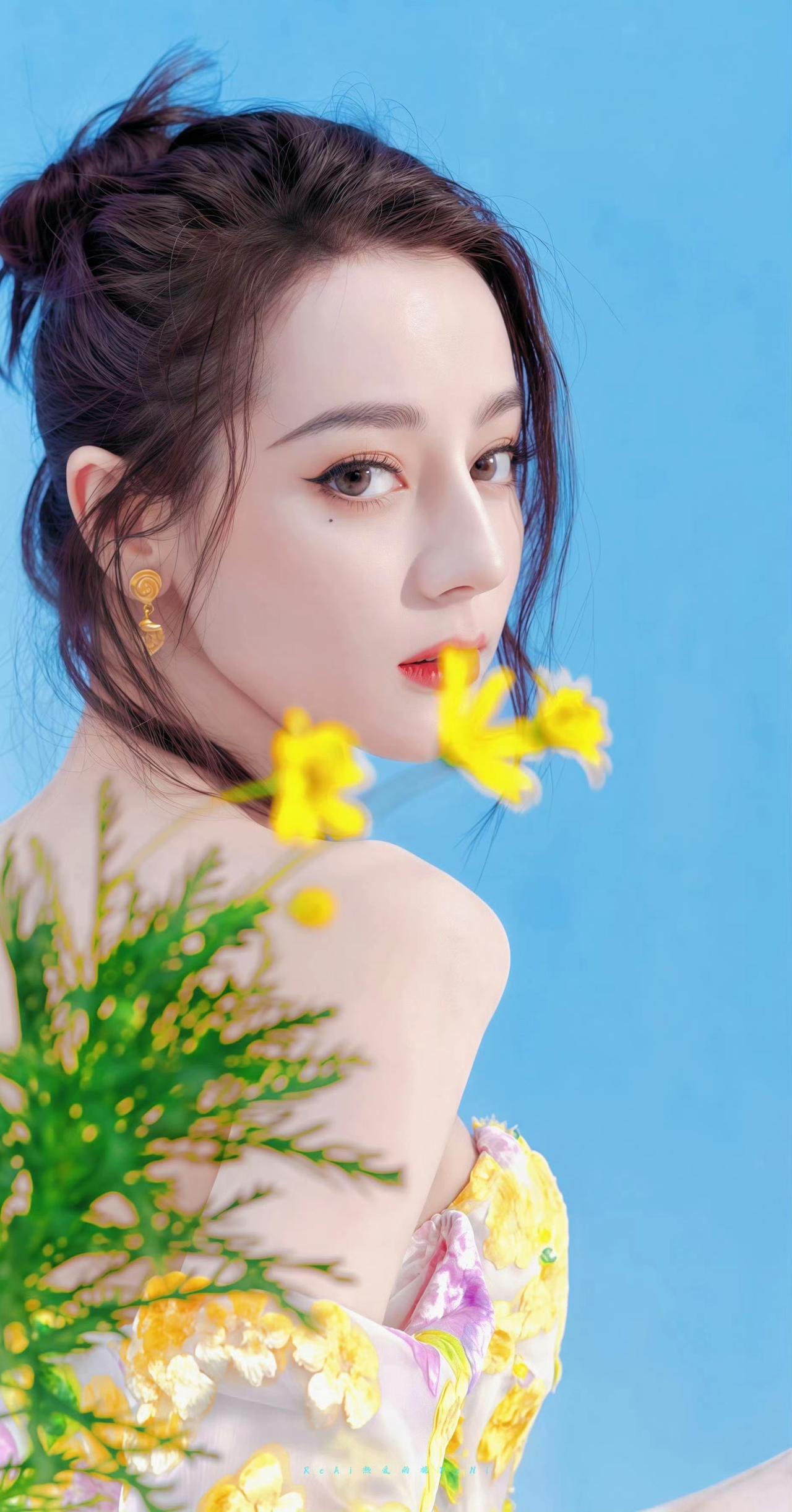 温柔花海中的少女，惊艳了时光