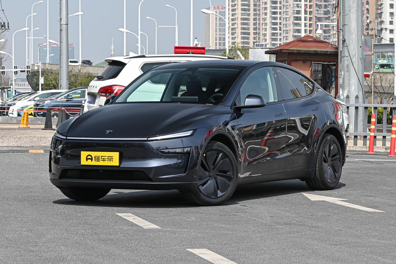 焕新Model Y长续航版涨价，官网最新价格313,500元，比此前涨了1万元。
