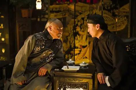 从两次落榜的废柴举人，到掌握清朝最精锐军队的北洋枭雄；从一脚踢走皇帝的共和功臣，