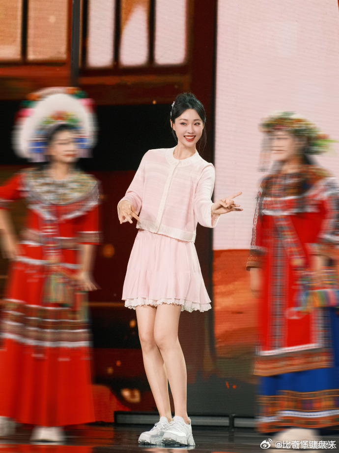 管乐音综首秀 谁能拒绝爱笑又会唱的管乐呀！她对于音乐的热爱真的藏都藏不住，这次终