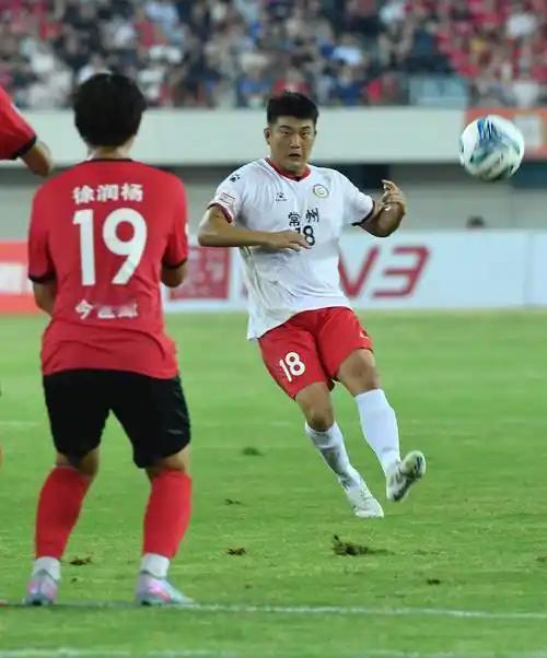 苏超火了！一场业余联赛，现场观众超6万人，线上观看破20亿，赞助商挤破头，地方文