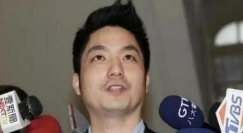 岛上传来消息，台北市市长、蒋介石的曾孙蒋万安公然表示，自己绝对不可能去选下一任国