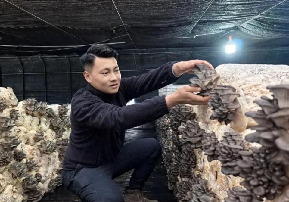 万万想不到！一个00后小伙，干了个很猛的事。他原本在工厂做电焊，好的时候一个月能