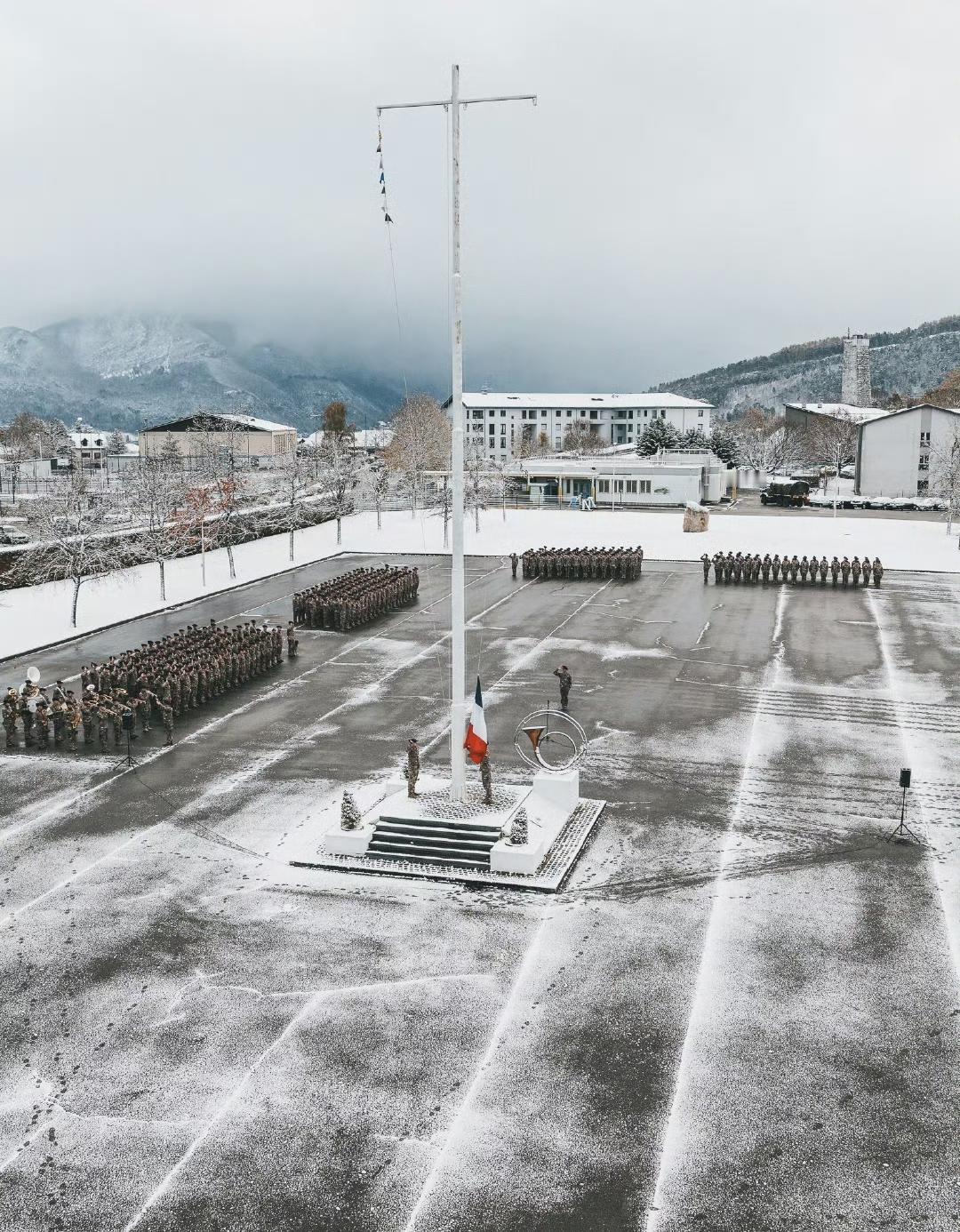 丹麦宣布格陵兰驻军长期化

“在外国士兵的协助下，我们将继续执行一至两年的任务。