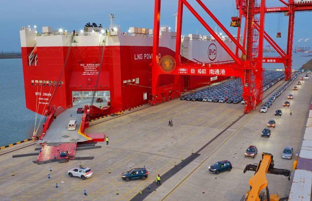7273台整车远征欧洲！济南号劈波启航，中国汽车彻底撕开西方壁垒 这艘“济南号”