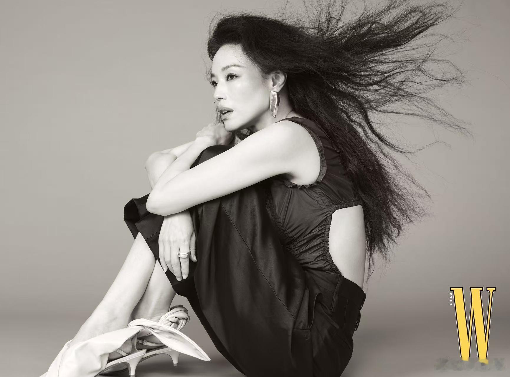 刘伟强导演拍摄舒淇W中文版封面舒淇W中文版封面人物 台前幕后，皆放异彩。演员舒淇