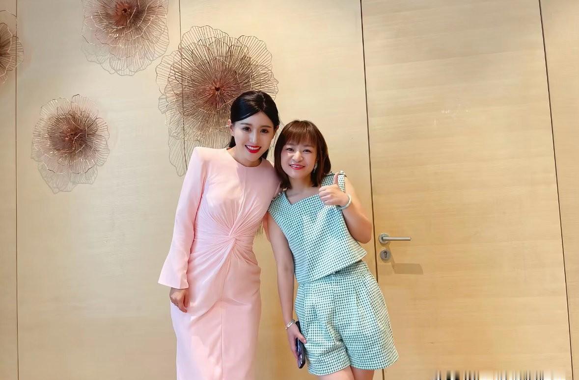 思文买了个3980块的吸奶器。
这个价钱，比她当年讲“兄弟式婚姻”的出场费还多