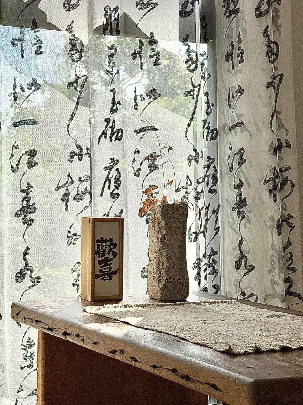 闺蜜聚会聊起这话题，

小琳摸着刚做的美甲说：

“以前觉得颜值即正义，

现在