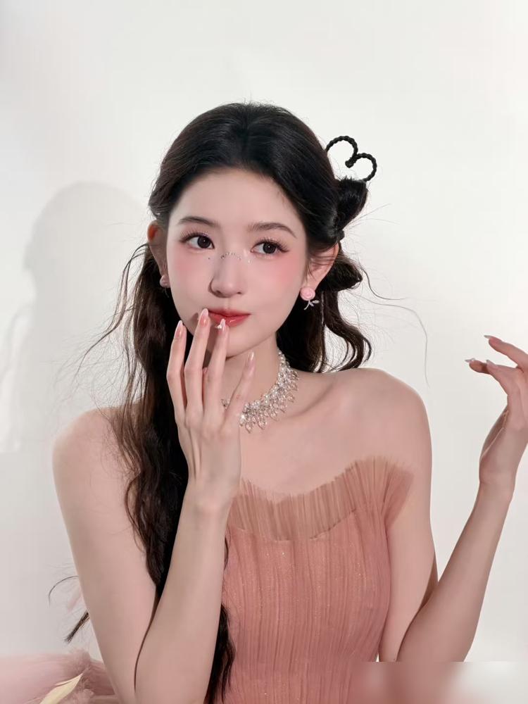 你敢信吗？新剧刚爆，王玉雯半夜直接掀桌子，对着自己剧组开炮，宣发团队的人当场就被