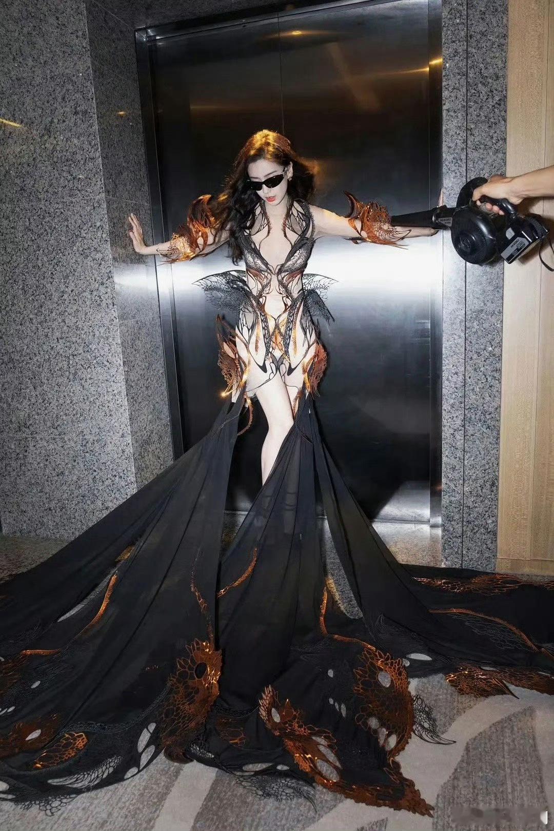 Angelababy这个造型是不是之前虞书欣也整过呀？看着好熟悉 ​​​