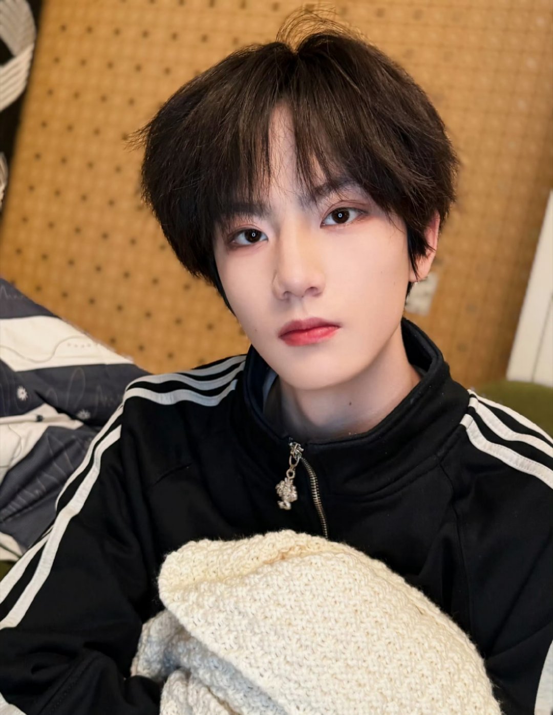 李煜东晒自拍东东的颜值真的可以为所欲为！多拍拍，我们爱看~