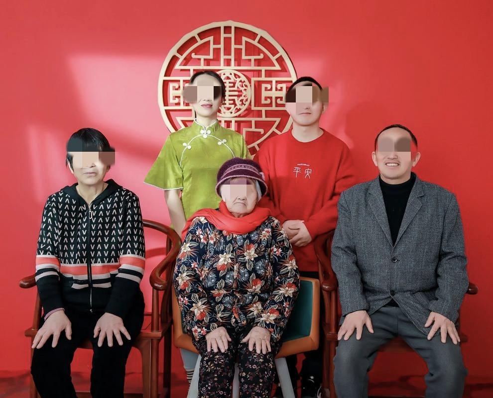 太奶奶16岁结婚，17岁生娃；奶奶17岁结婚，18岁生娃；儿媳21岁结婚，22岁