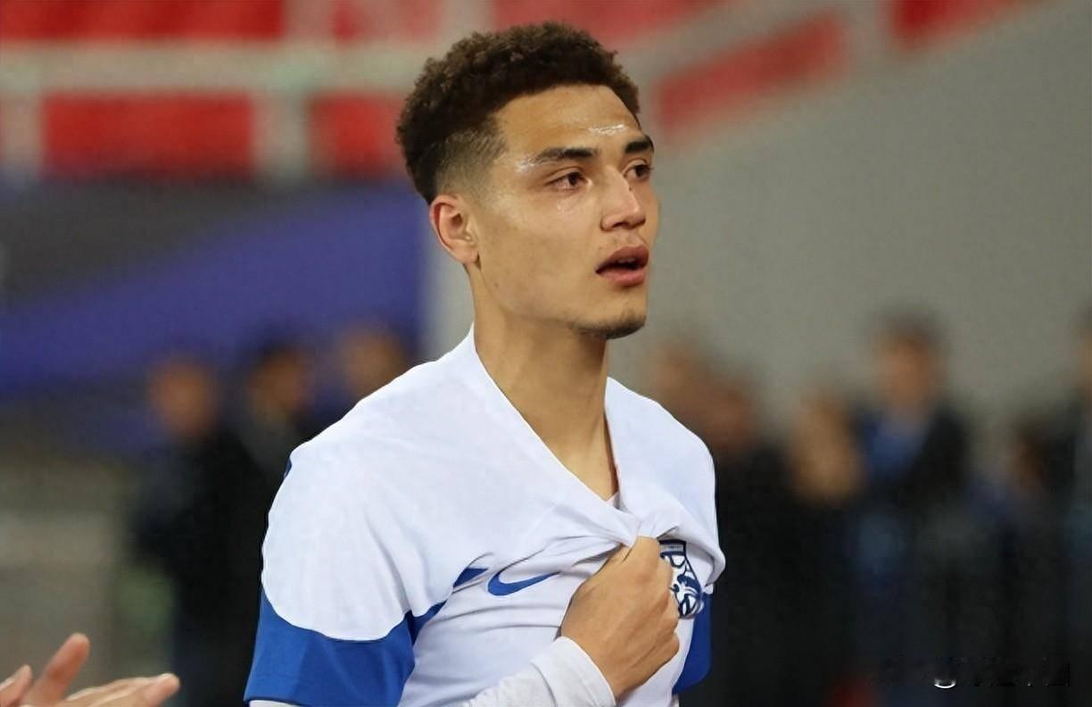 作为U23国足后防主力、上海海港中超冠军成员，来自新疆的吾米提江·玉苏普的成长之