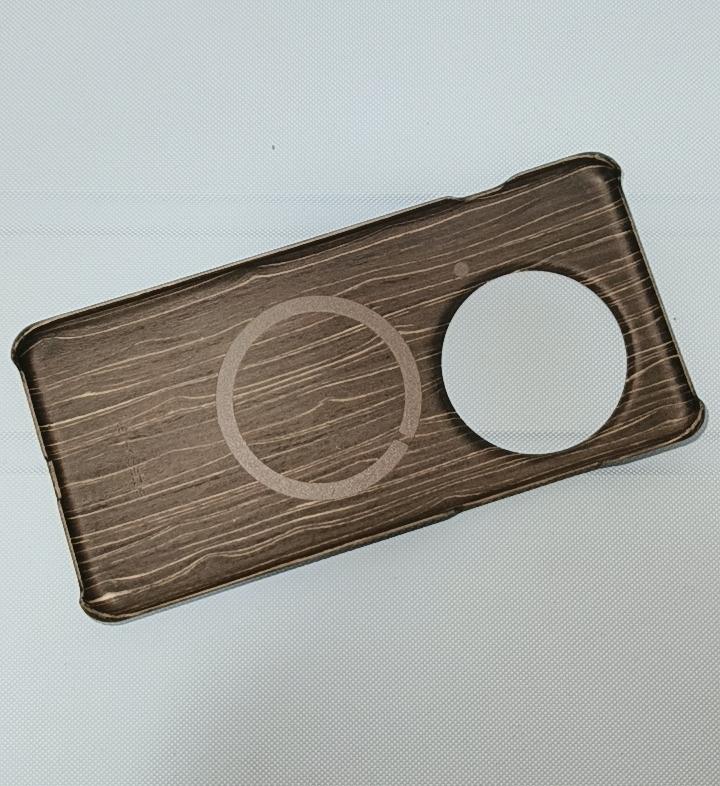 你们用手机佩戴手机壳吗？
我全程佩戴手机壳。
我有时候不理解为什么手机厂商卷后盖