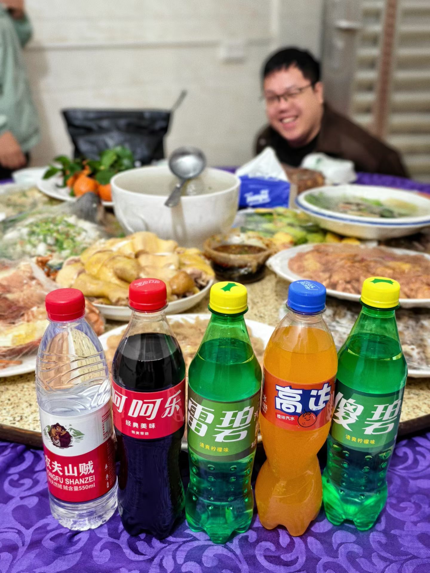 请同学们喝点饮料…