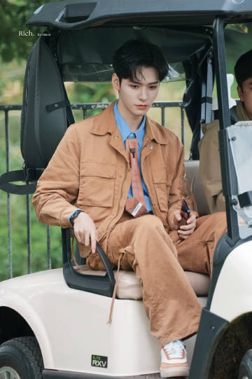 龚俊《地球超新鲜》录制路透 