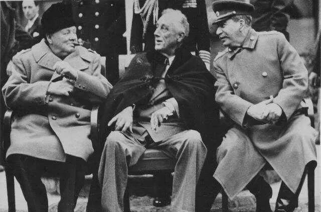 雅尔塔会议的时候，苏联领导人斯大林曾经找到丘吉尔，提了一个疯狂的建议：战后我们枪