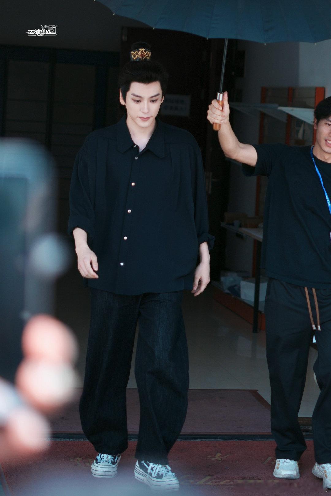 魏哲鸣天都异闻录出妆路透魏哲鸣天都异闻录路透被魏哲鸣新剧路透帅到！《天都异闻录》