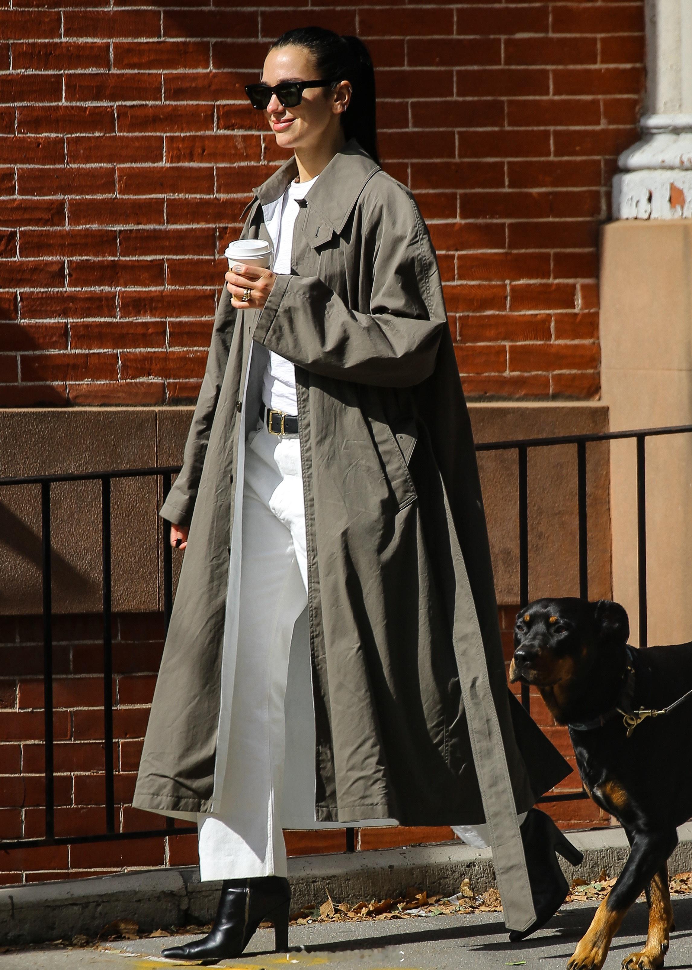 Dua Lipa 和 Callum Turner 10.10 当地时间周六在纽约
