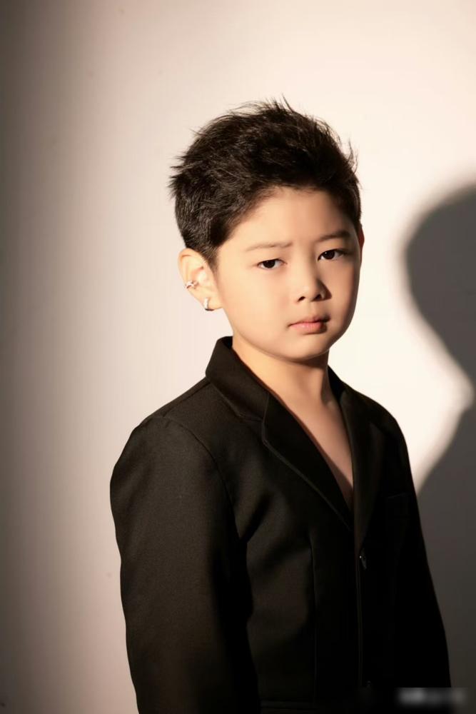 上港中场彻底瘫痪了！60轮进球纪录说断就断，前锋在前场活活饿死，连球都摸不到。