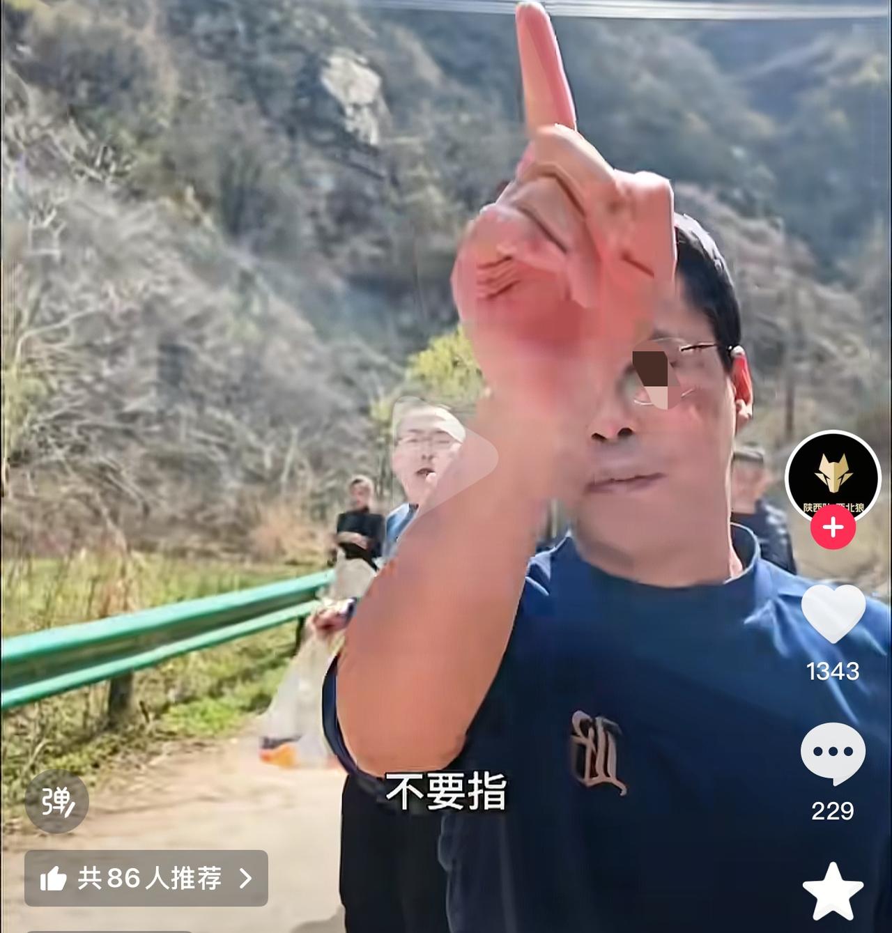 秦岭子午峪乱扔垃圾骂人嚣张男，被网友搜索了一天，目前还不知道是谁？
视频博主“小