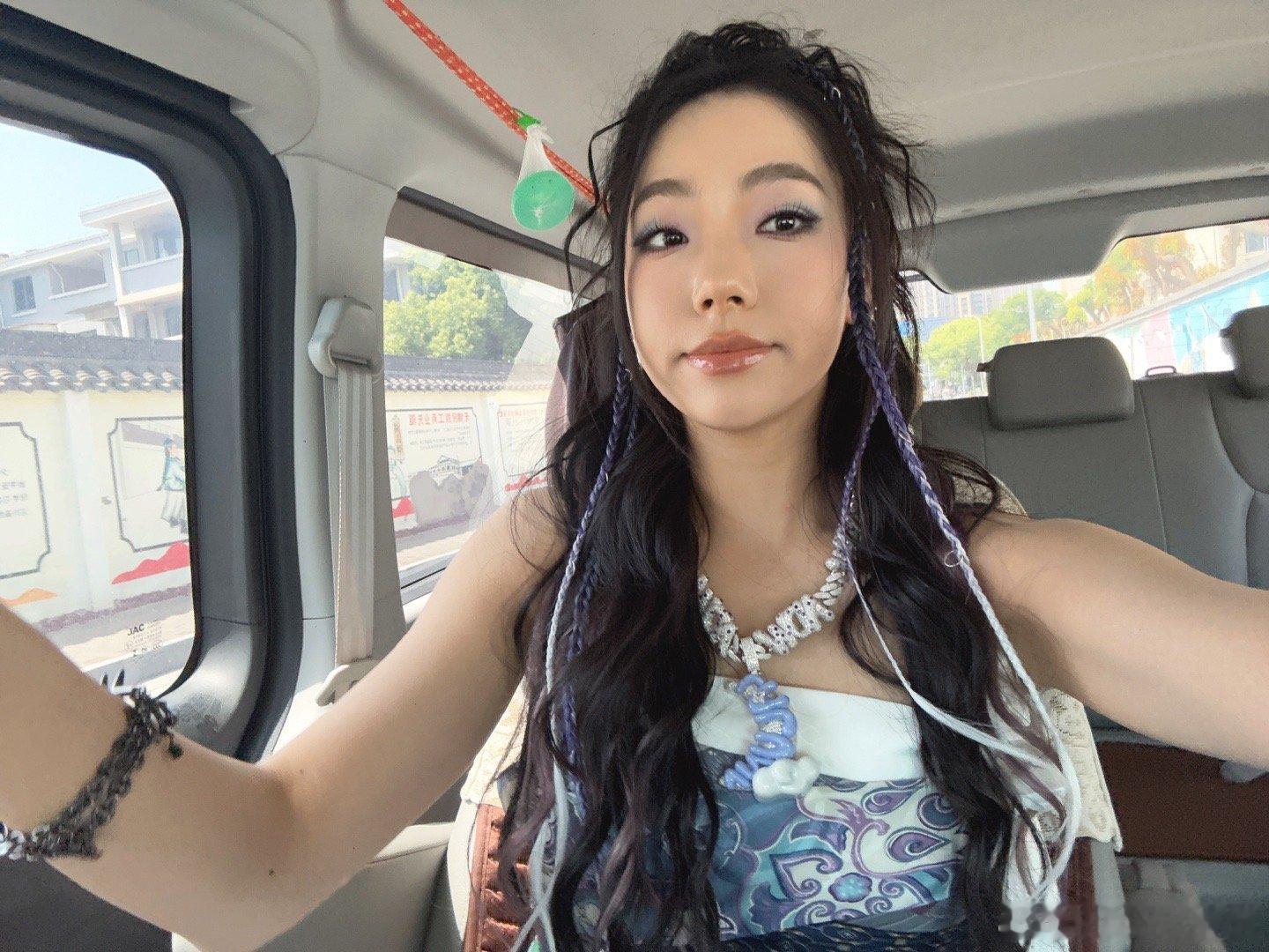 阿达娃被逼疯 谁能理解阿达娃的痛？面对Yosko那幅“太阳+谜之生物”的大作，她