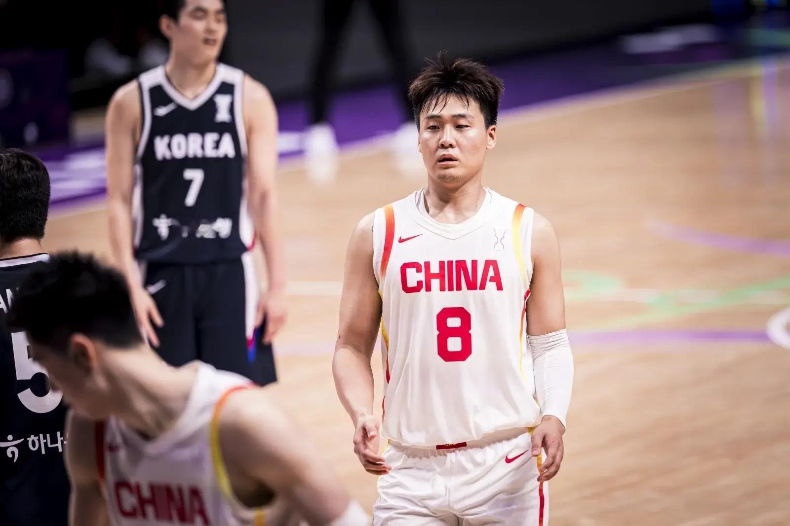性情了！赵睿赛后哽咽：不知道还能在国家队多久，感谢队友让我多打两场球中国男篮79